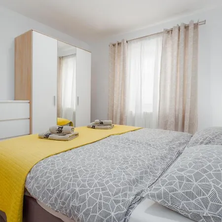 Apartments Alex Premium 100M From The Beach Porec