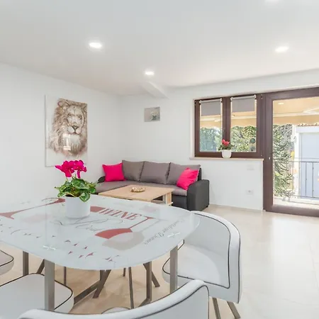Apartments Alex Premium 100M From The Beach Porec