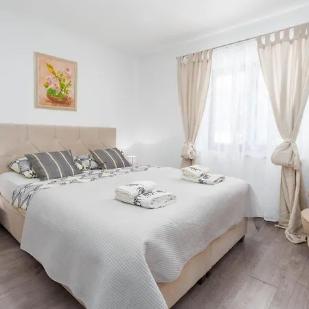 Apartments Alex Premium 100M From The Beach Poreč